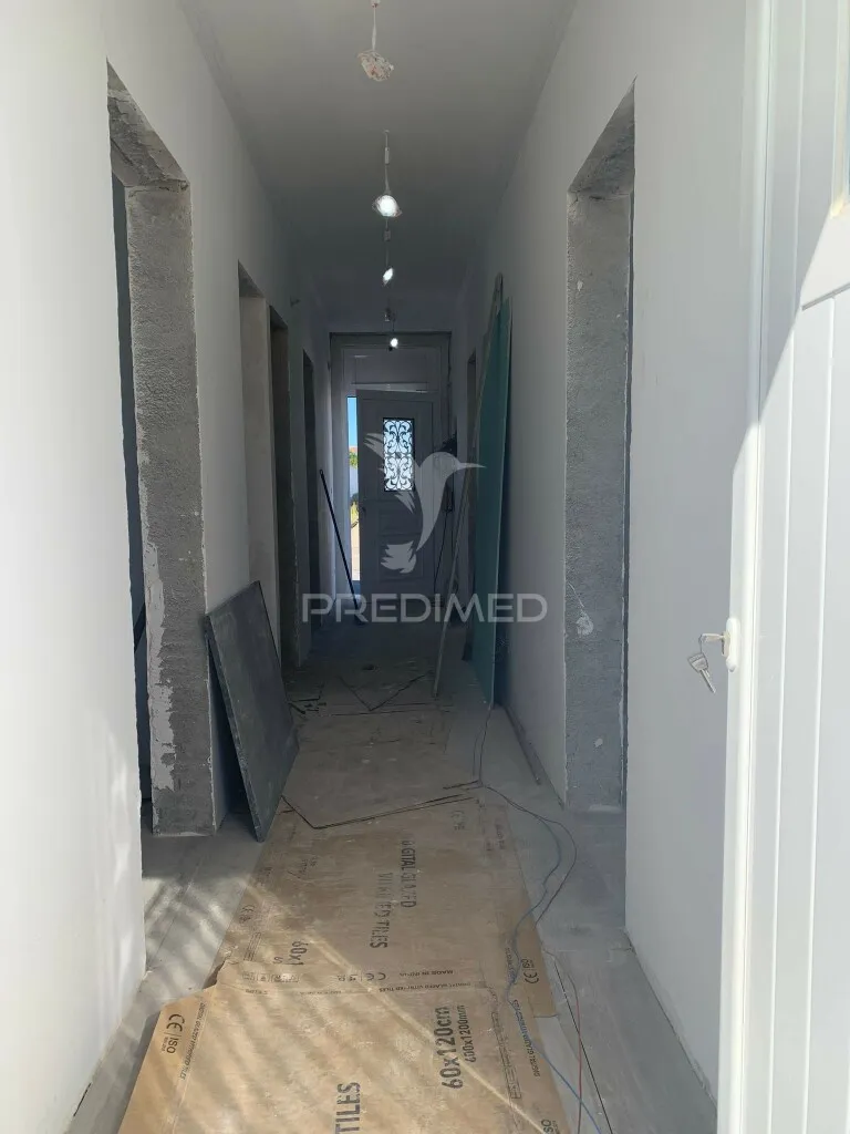 Esik - Fully Refurbished T3 House in Couço
