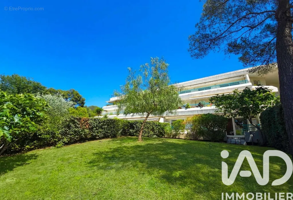 Aed - Charming Apartment with Parking in Saint-Raphaël