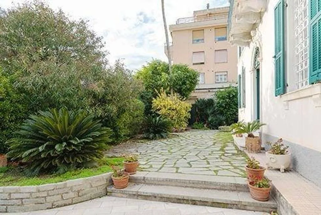 Jardin - 19th-Century Villa with Sea View in Imperia