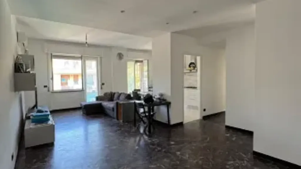 Séjour - Rearranged Apartment with Balcony in Genoa