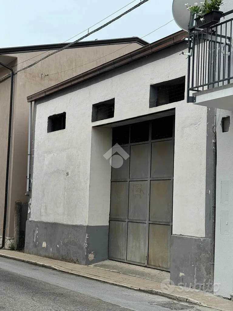Esterno - Warehouse for Renovation with Courtyard in Pozzilli