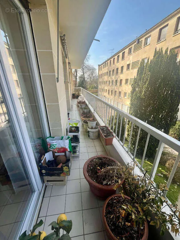 Balcón - 5-Piece Apartment with Balcony in Maisons-Laffitte