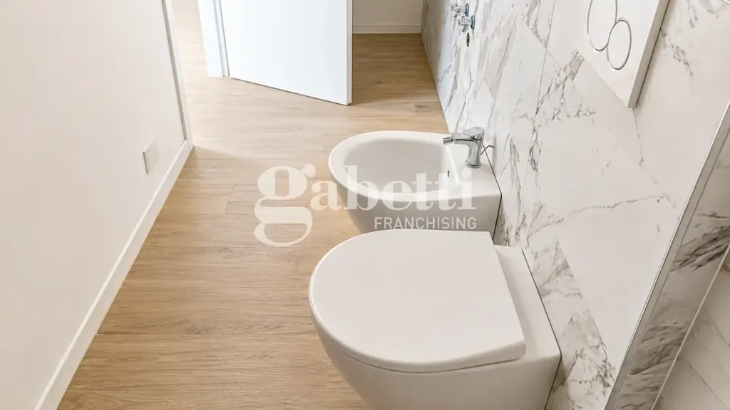 Vannitoad - Fully Rented Trilocale with Balcony in Florence