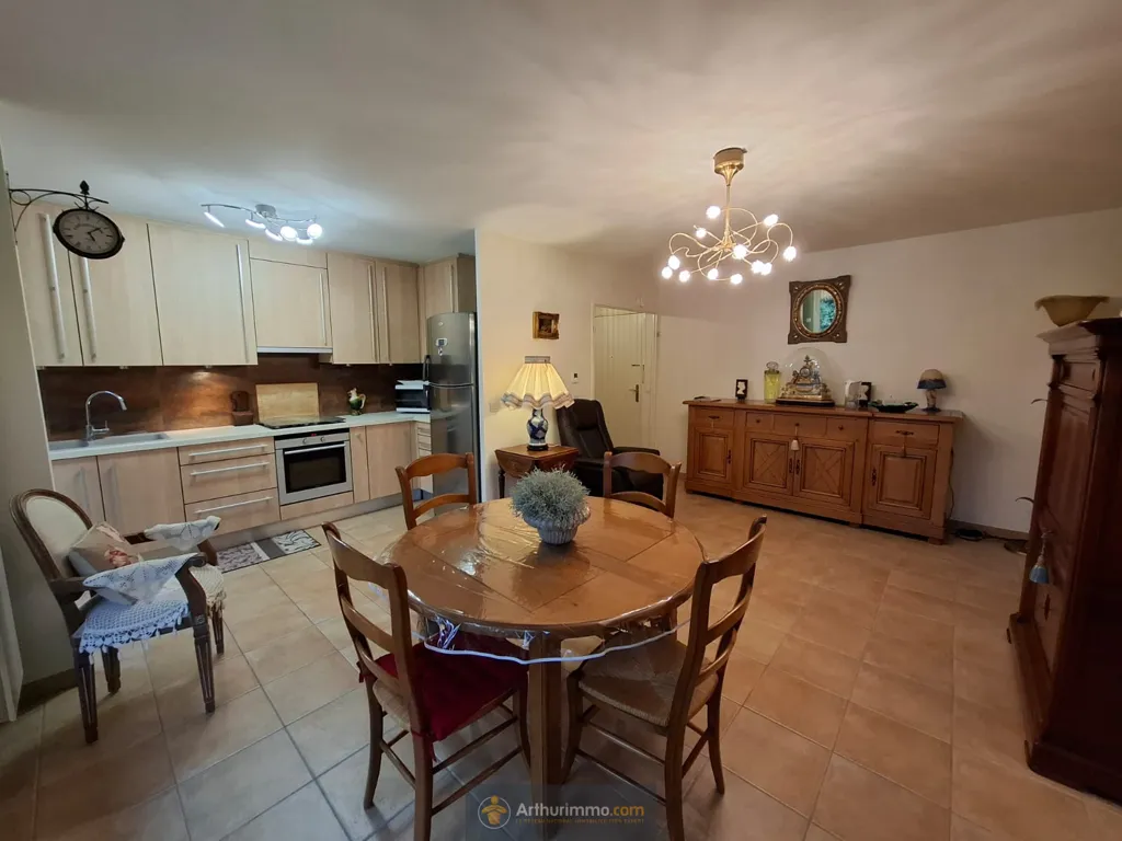 Söögituba - Refurbished 3-Bed Flat with Terrace in Coulommiers