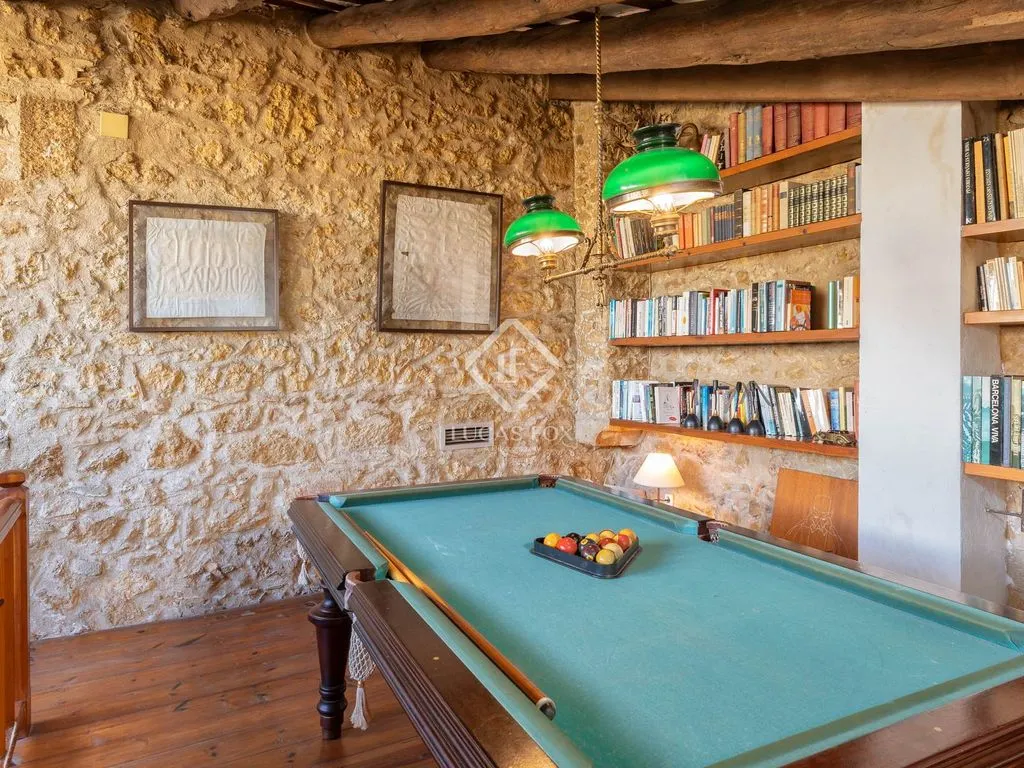 Rooms - Traditional Stone Cottage with Pool in Bàscara