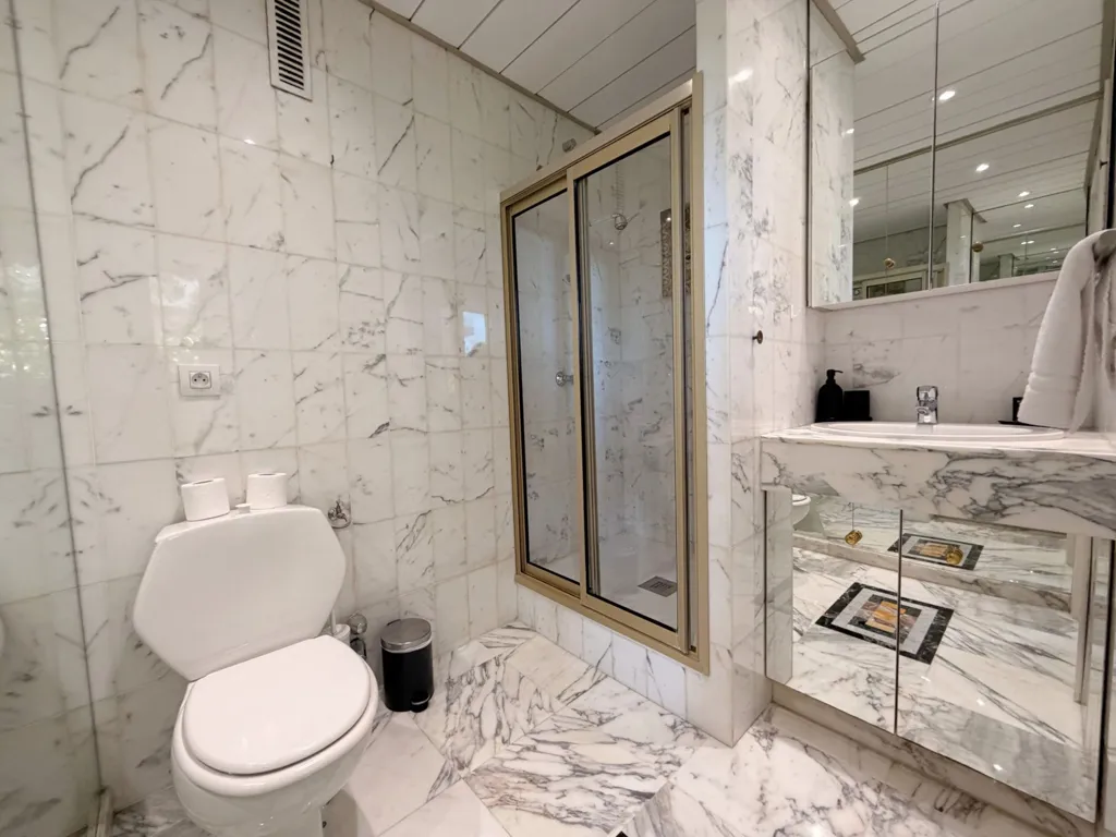 Bagni - Luxury 1-Bedroom Apartment in Monaco