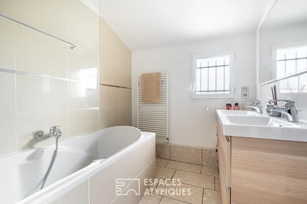 Vannitoad - Renovated Farmhouse with Pool in Dardilly