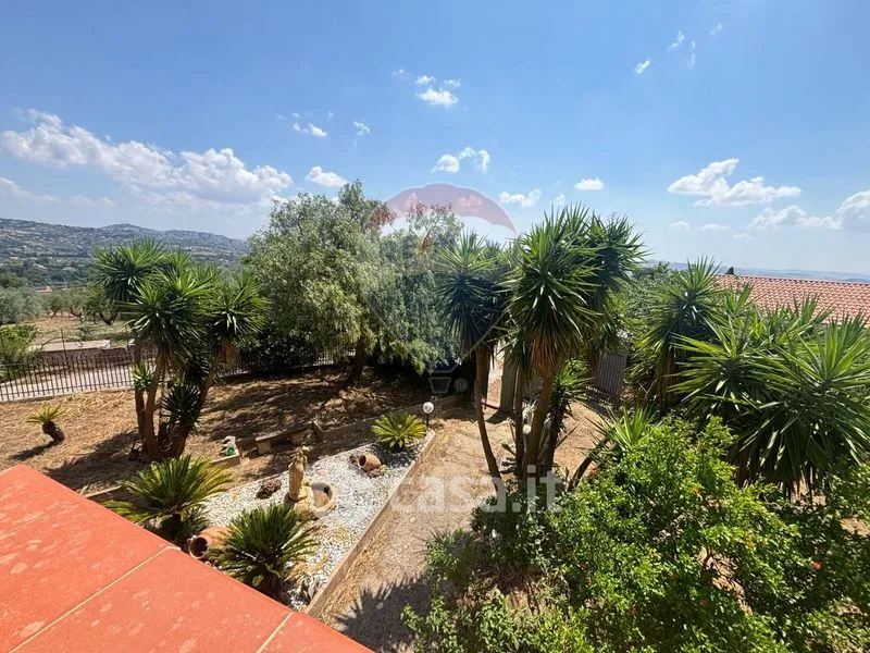 Jardin - Bifamiliar Villa with Garden in Caltanissetta
