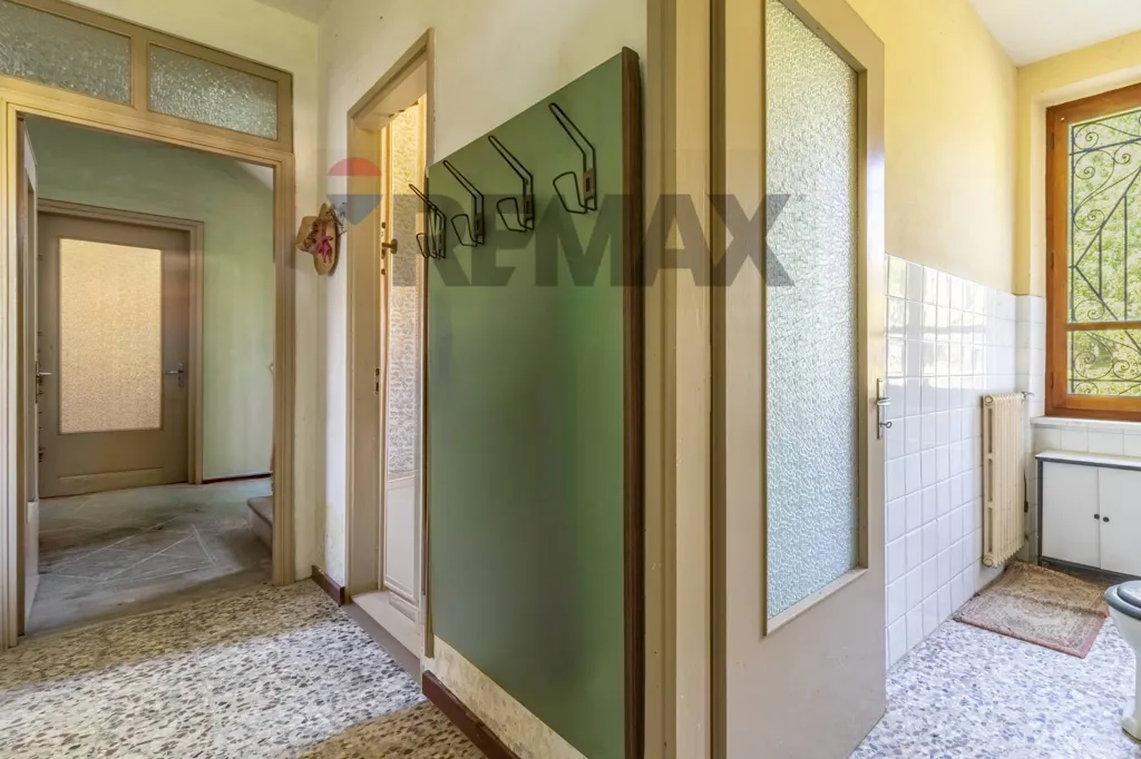 Bathrooms - Villa with Garden near Municipio