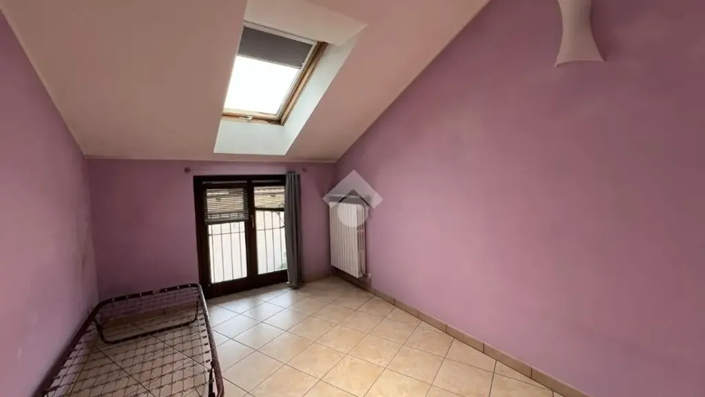Pièces - 3-Bedroom Apartment with Garage in Revello