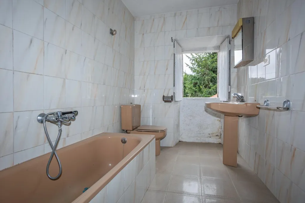 Bagni - Restoration Opportunity with Forest in Silleda