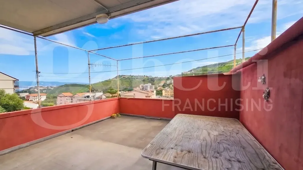 Terrass - Twin-Storey Apartment with Terrace in Messina