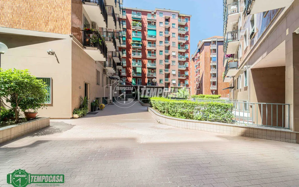 Jardín - Bright 2-Bedroom Apartment with Balcony in Milan