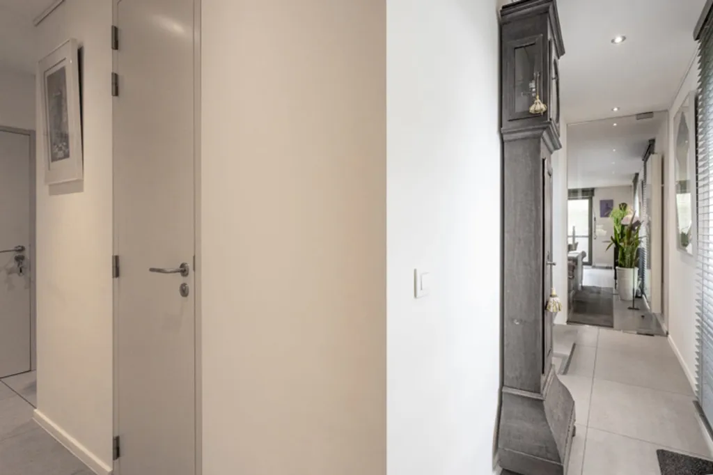 Esik - Luxury Duplex Apartment with Terrace in Zoersel