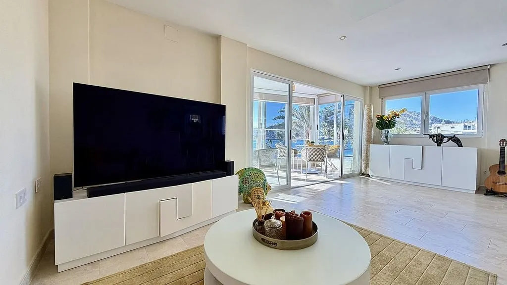 Séjour - Seafront Apartment with Pool in L'Albir