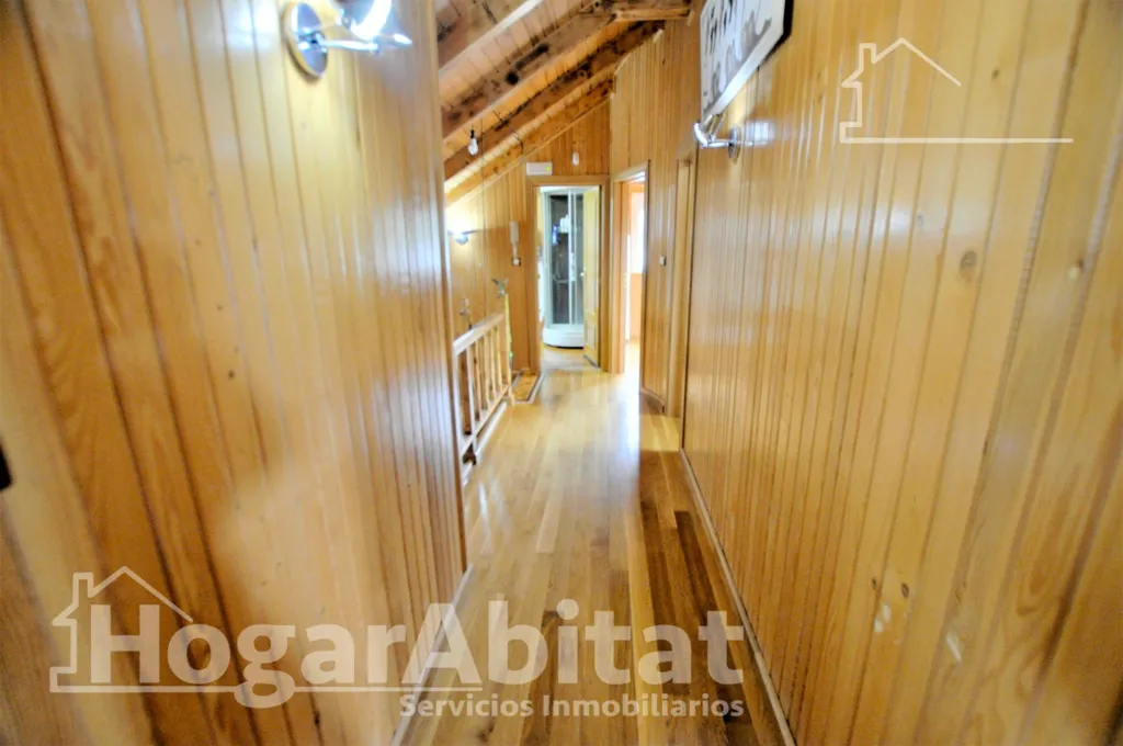 Entrée - Semi-New Chalet with Terrace in Monserrat