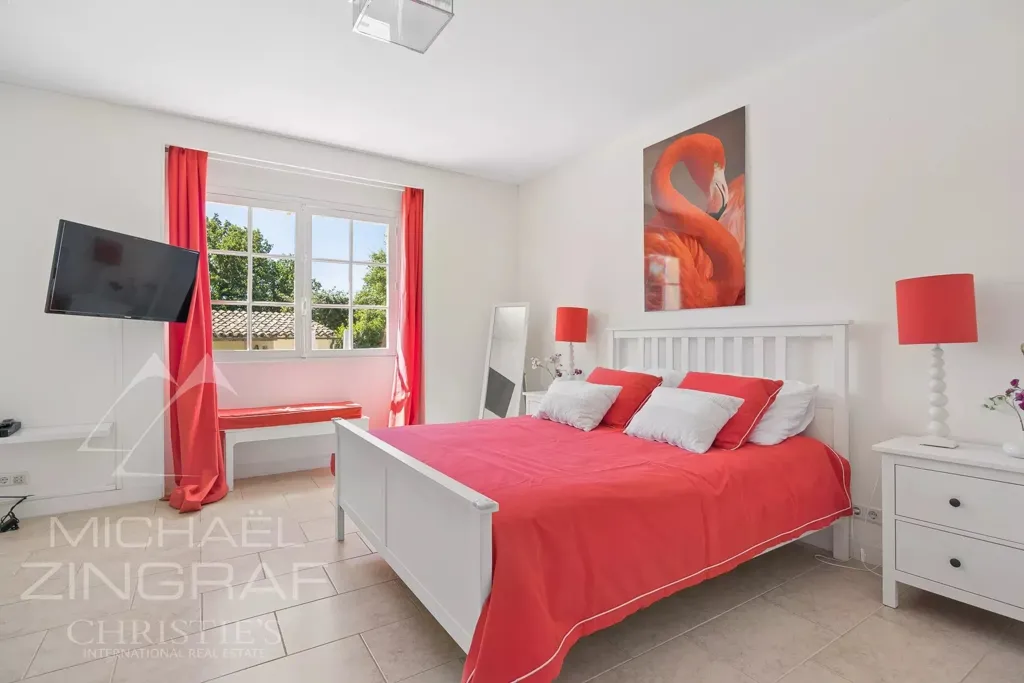 Bedrooms - Charming House with Pool in Cabris