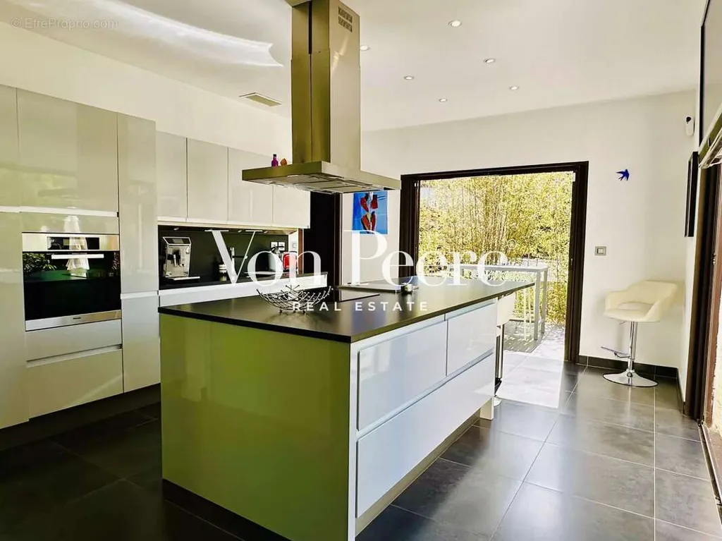 Cuisine - Maison Contemporaine avec Piscine à Rochefort-du-Gard