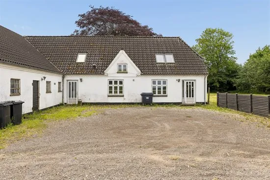 Exterior - Historic Villa with Garden in Bramming