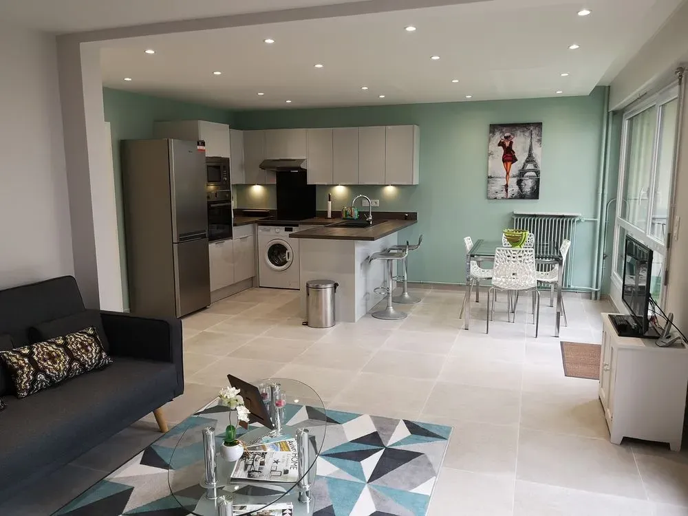 Soggiorno - Modernised 3-Bed Flat with Balcony near La Défense
