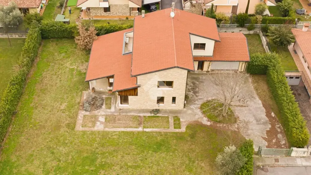 Õhuvaade - Villa with Pool Potential in Adro