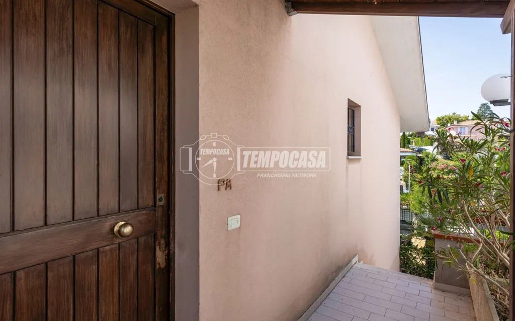 Entrée - Bright Trilocale with Terrace in Numana