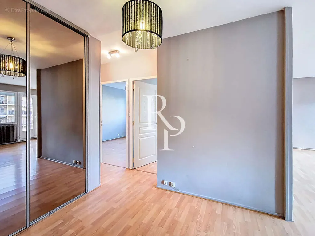 Magamistoad - 3-Bed Apartment with Balcony in Green Park