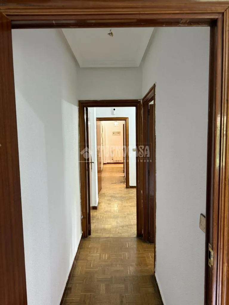 Hallway - Bright Apartment with Garden Views in Usera, Madrid