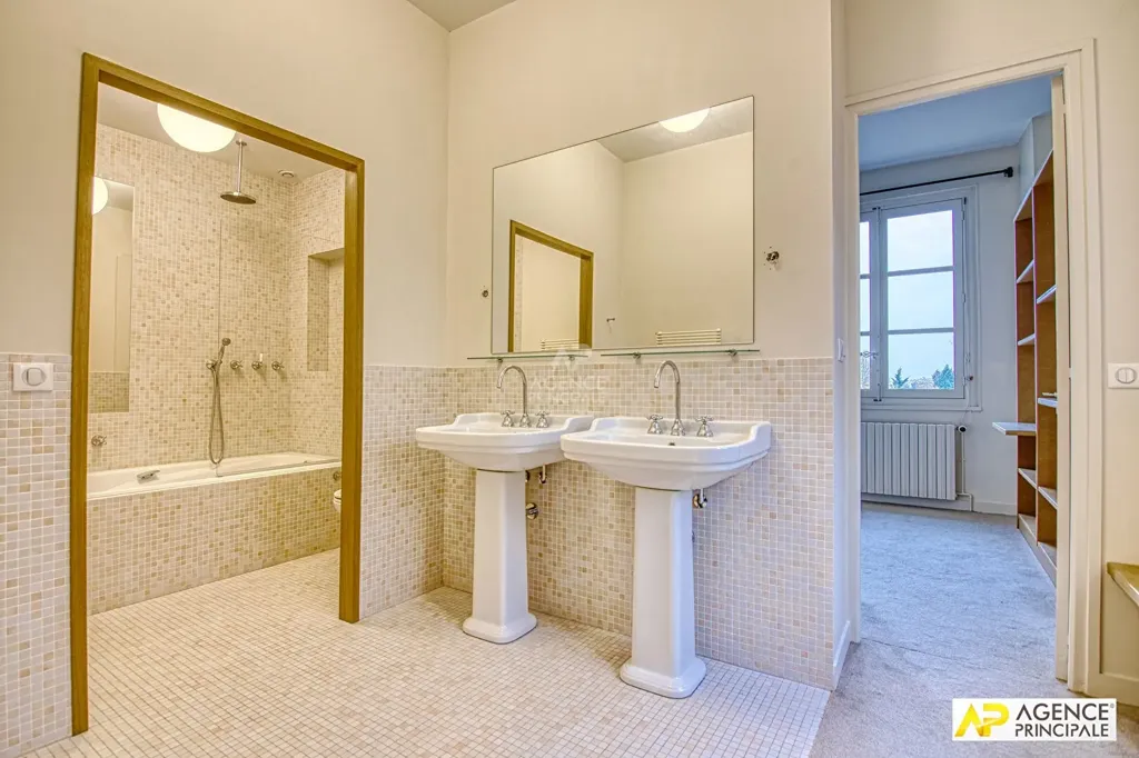 Salles de bain - Appartement Duplex avec Jardin à Versailles