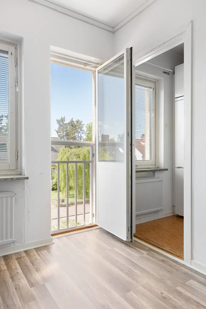 Apartment with Balcony in Paradiset