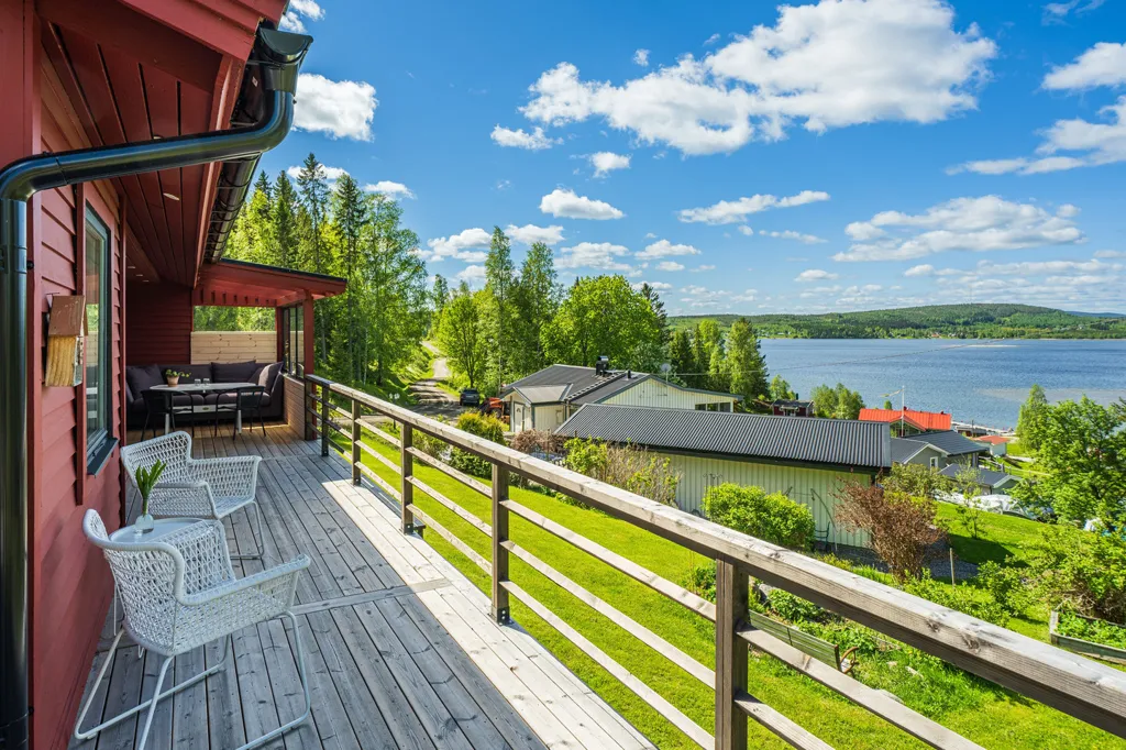 Balcon - Seaside Villa with Garden on Dekarsön