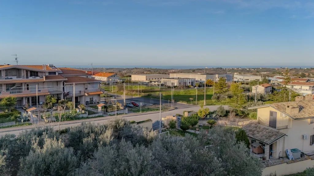 Vue aérienne - Buildable Plot with Access in Monteodorisio