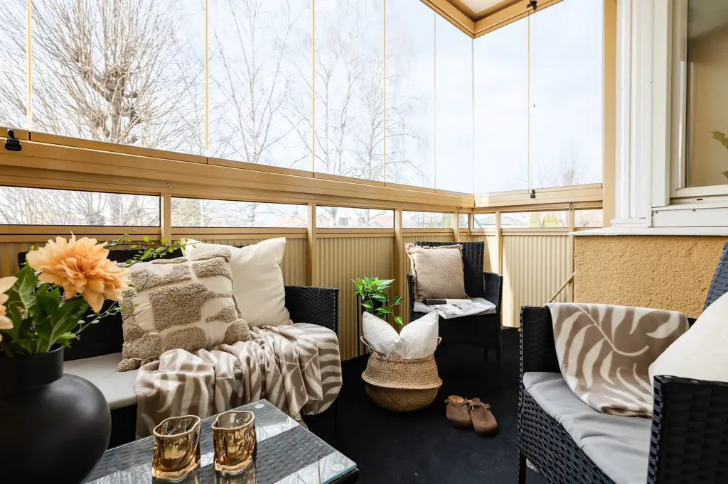Balcon - Two-Bedroom Flat with Balcony in Örebro