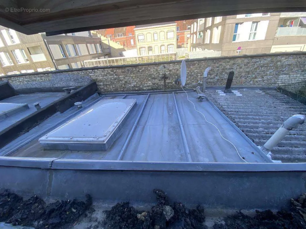 Terrass - 1930s Semi-Detached House with Renovation Potential in Roubaix