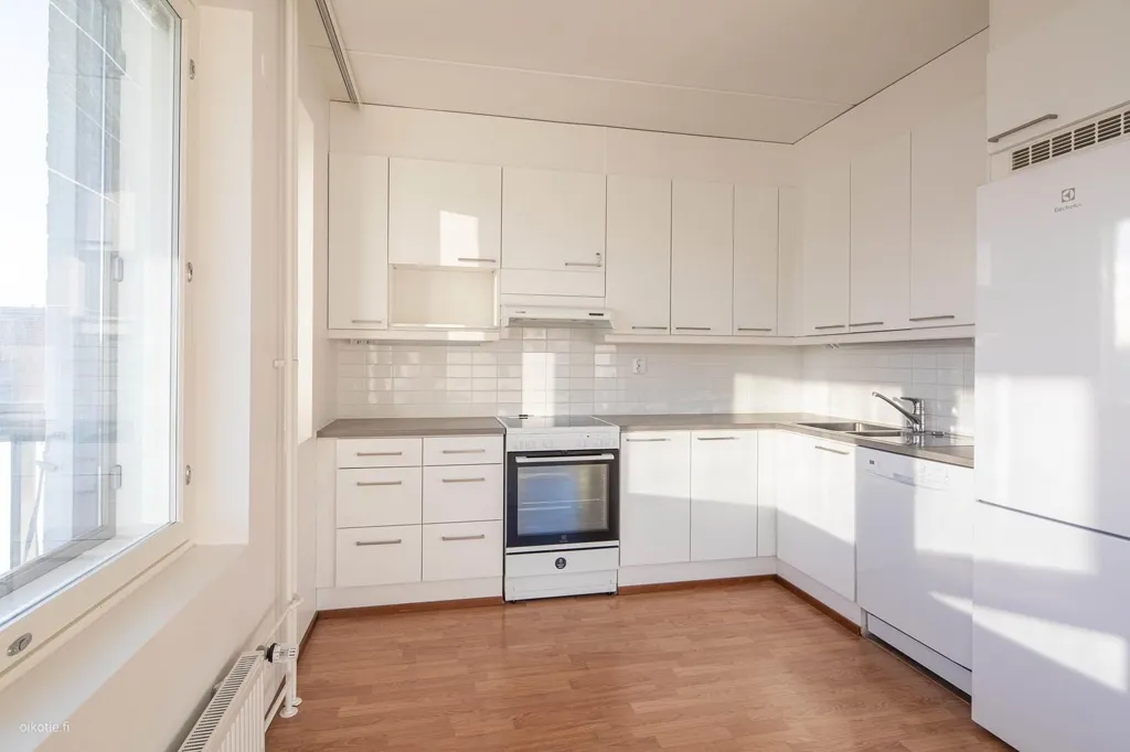 Cuisine - Bright Apartment with Balcony in Rekola, Vantaa