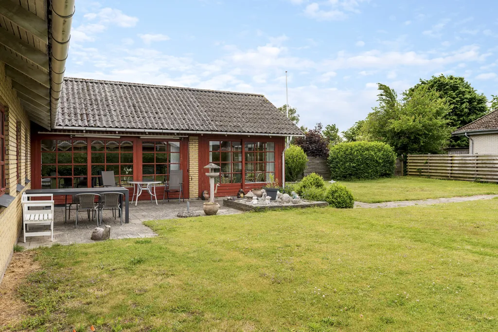 Garden - Villa with South-Facing Terrace in Kregme