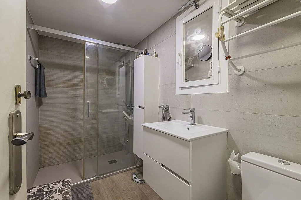 Vannitoad - Apartment with Potential in Sant Antoni, Barcelona