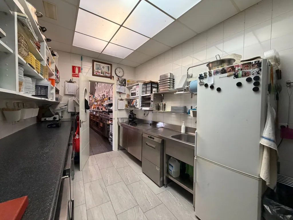 Cuisine - Storage with Café in Iscar