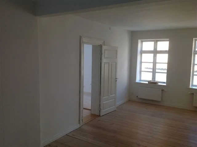 Pièces - Charming 3-Bed Flat with Garden Access in Aabenraa