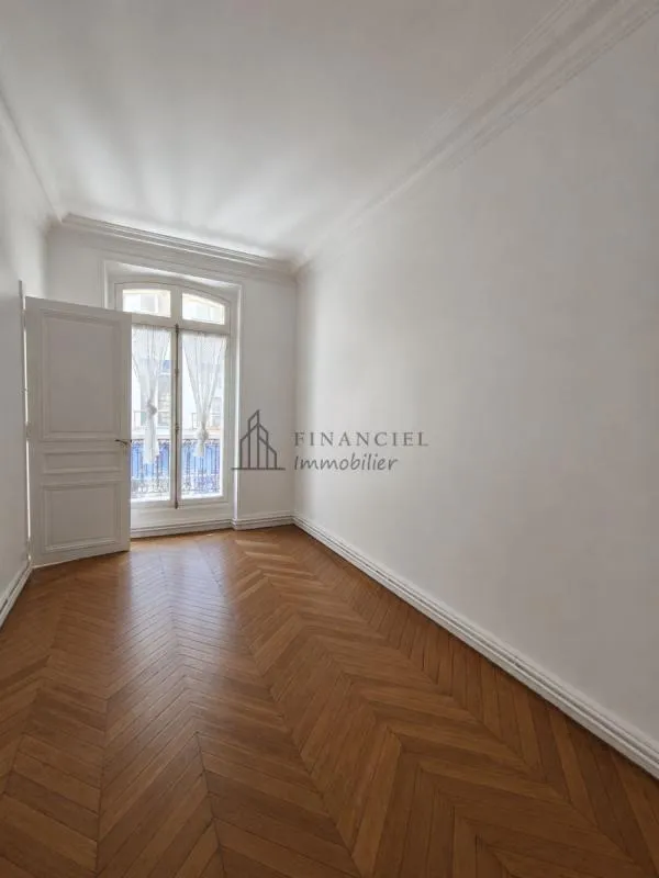 Stanze - Haussmannian Flat with 3 Bedrooms in Marais