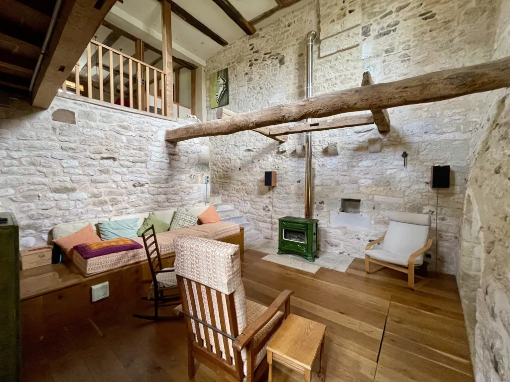 Séjour - Maison Médiévale avec Tour à Charroux