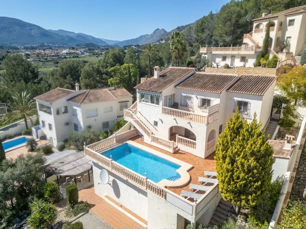 Piscine - Luxury Villa with Mountain Views in Jalón