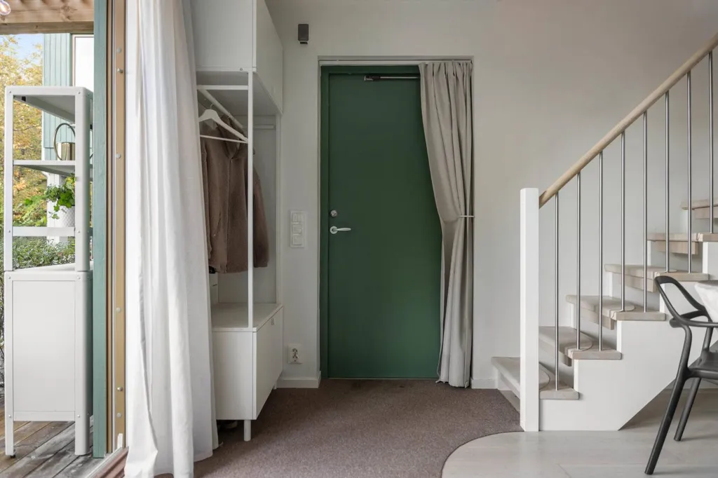 Entrée - Apartment with Balcony in Älvsjö, Stockholm