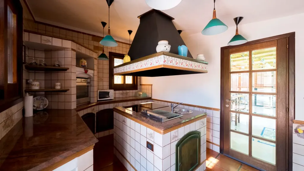 Cuisine - Original Villa with Garden in Quartu Sant'Elena