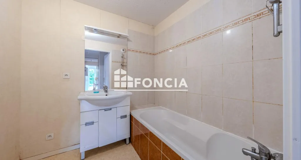 Vannitoad - Spacious 3-Bed Flat with Balcony in La Cavale Blanche