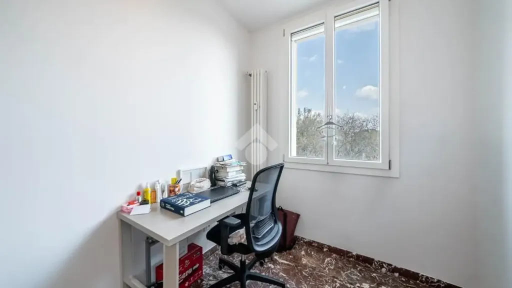 Bureau - Signorile Flat with Ascender in Modena's Historic Centre