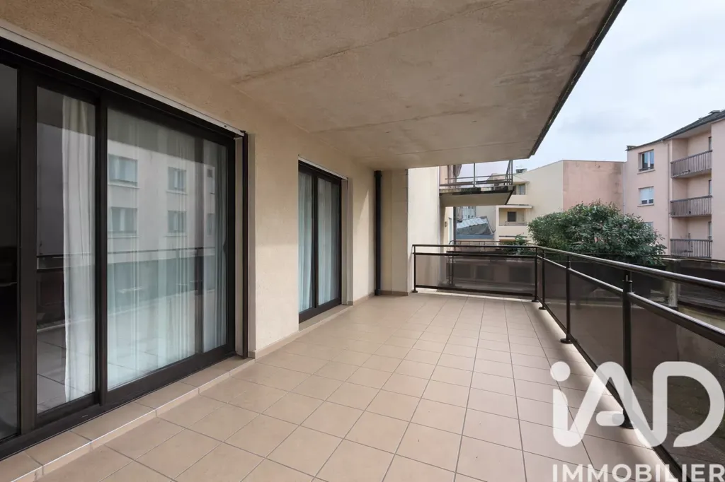 Rõdu - Spacious Apartment with Terrace in Limoges Centre