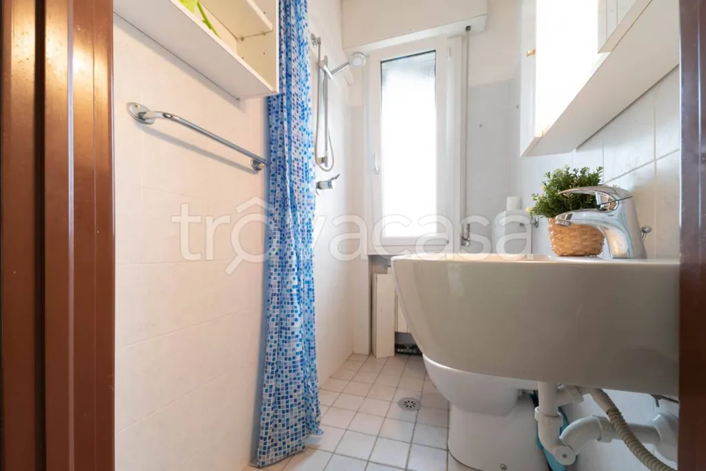 Salles de bain - Seafront Apartment with Balcony in Ravenna