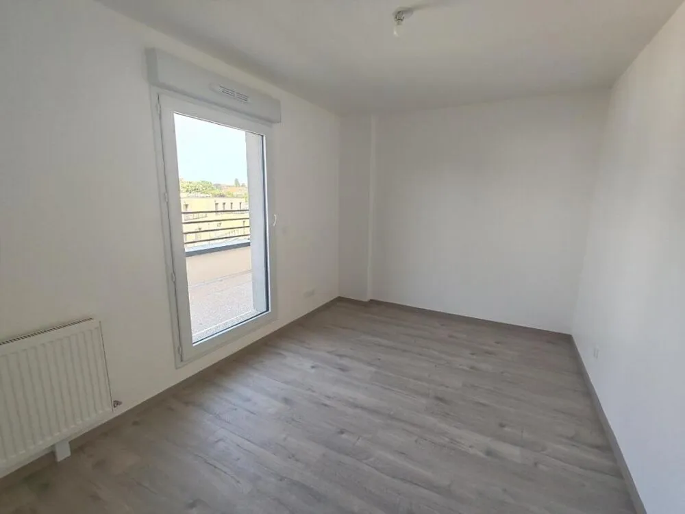 Toad - New 2-Bed Flat with Terrace in Chartres