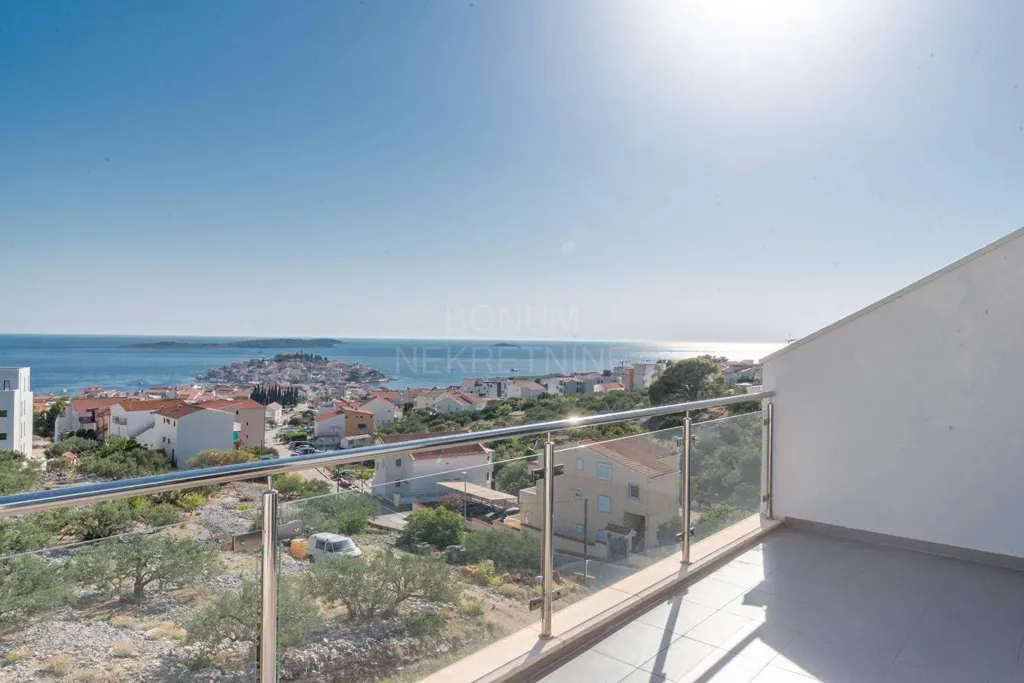 Rõdu - Luxury Apartment with Sea View in Primošten